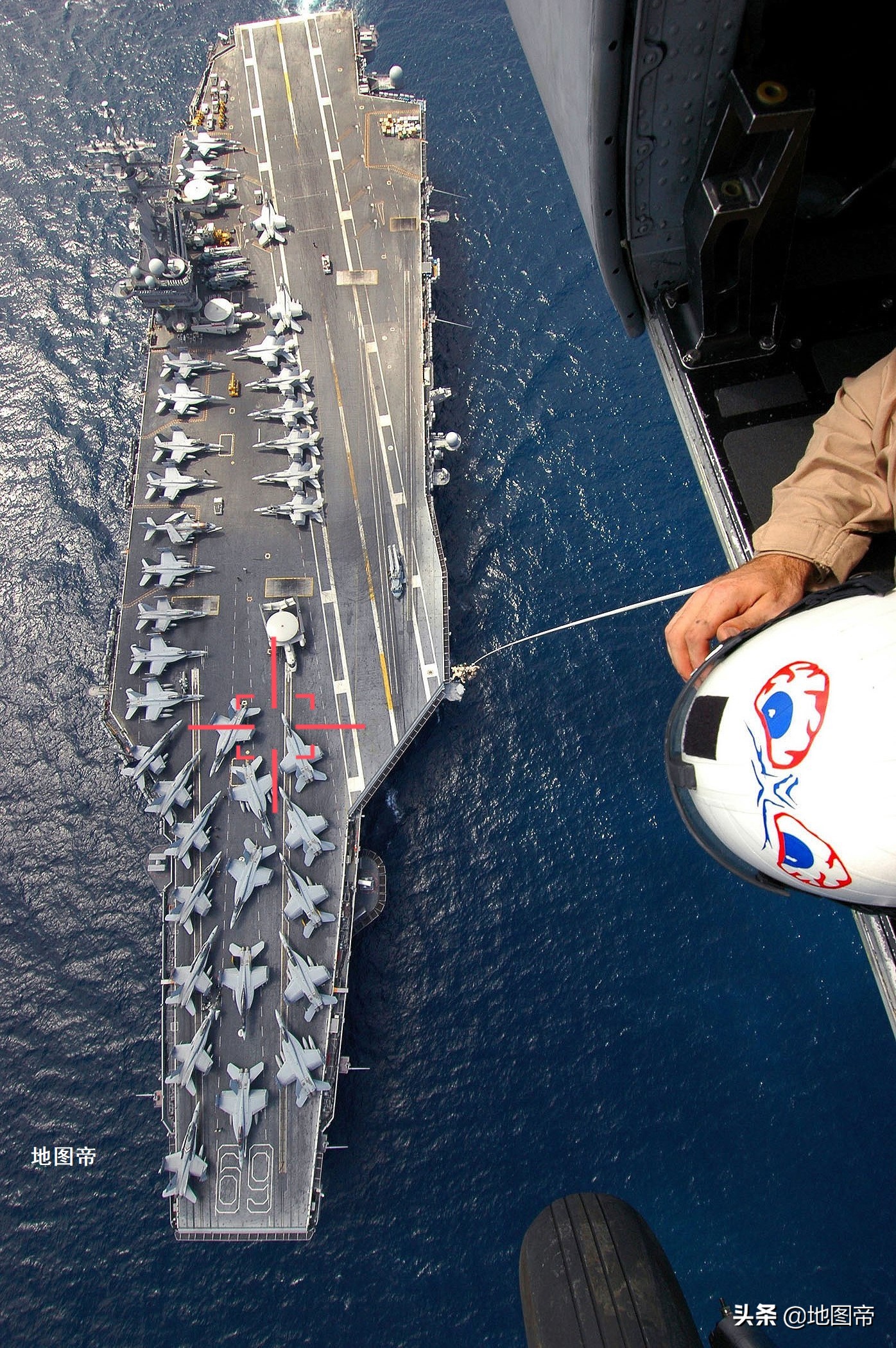 美军航母地中海东部位置,美军航母在港口视频