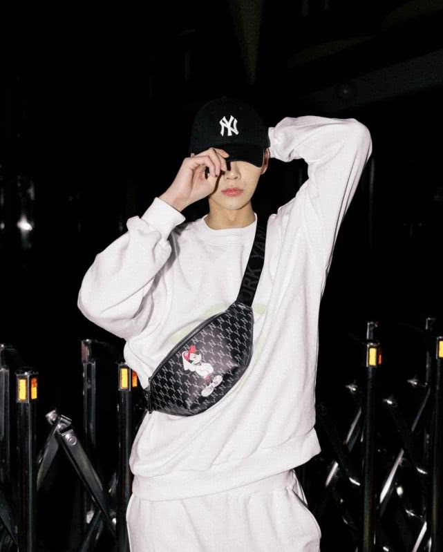 EXO、泫雅pick的潮牌,你确定不来一顶MLB帽子吗？