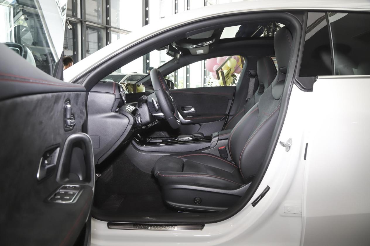 奔驰CLA200座椅,奔驰cla200座椅全包