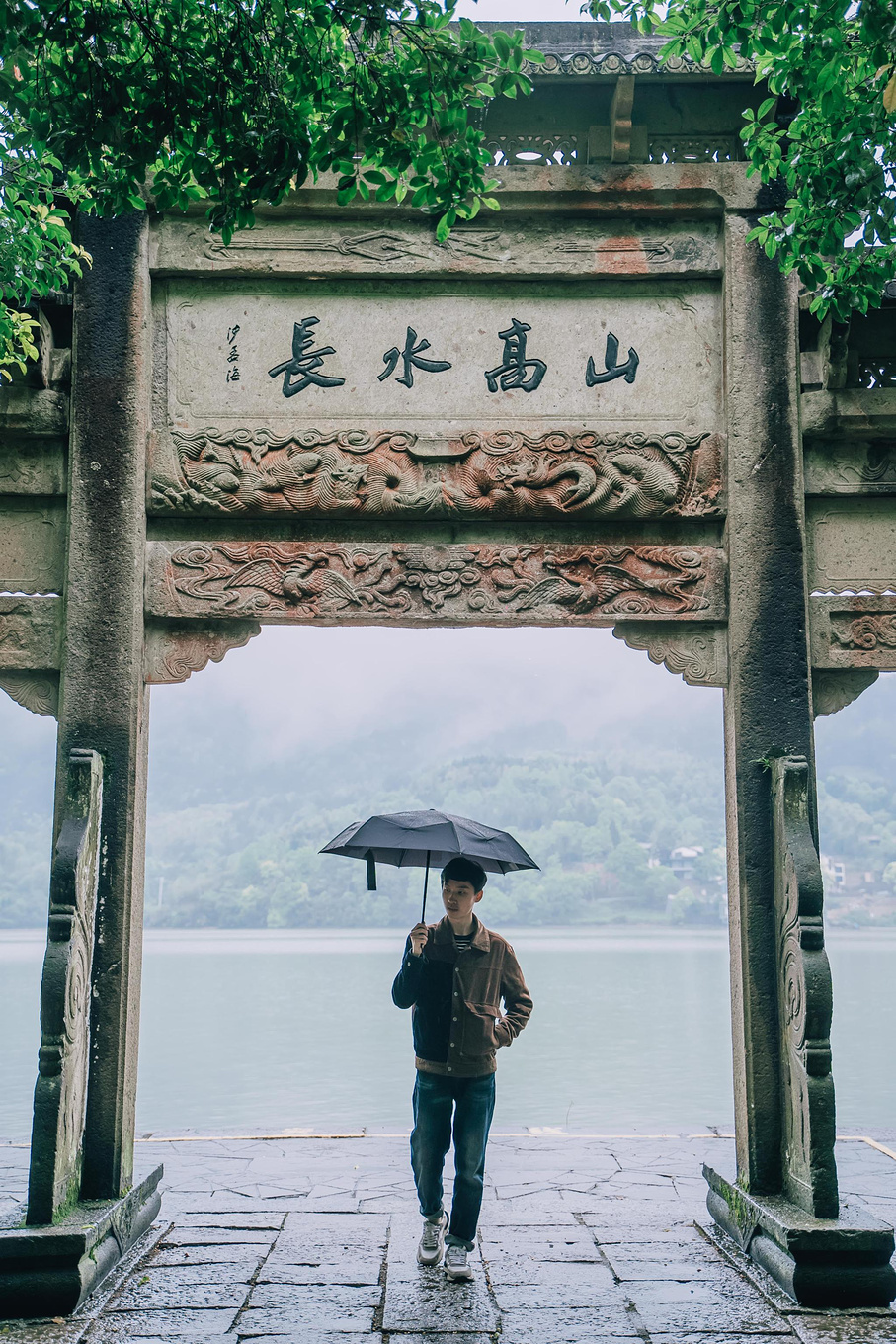 孙俪邓超冬季旅游照片,严子陵钓台孙俪