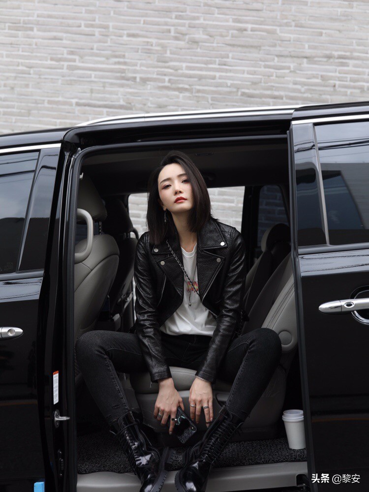 马丁靴和切尔西靴哪个更适合女生,马丁靴和切尔西靴哪个好搭配