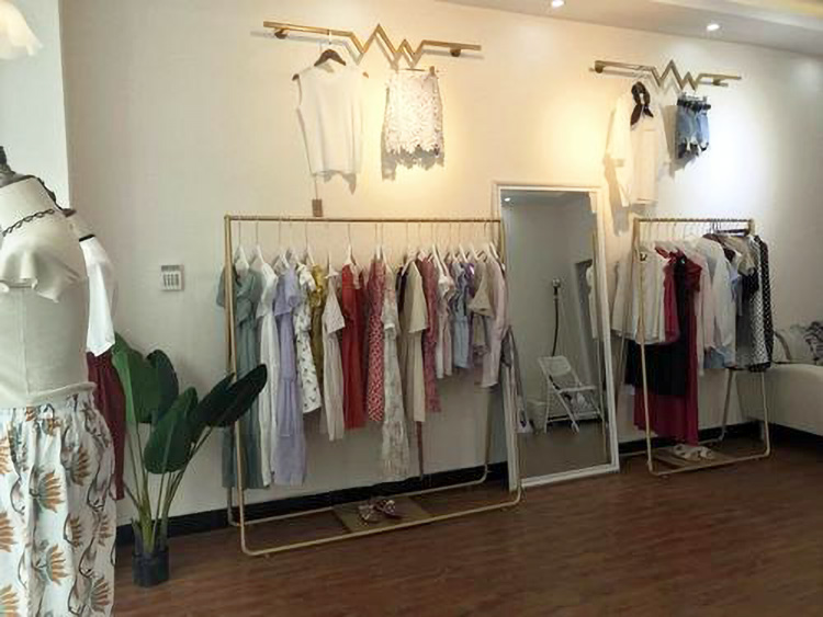 个体经营服装店，怎么吸引顾客的目光