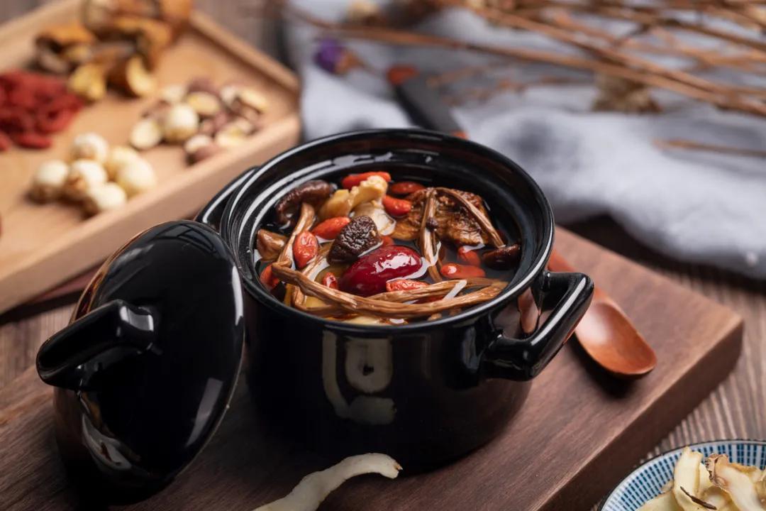 冬天手脚冰凉取什么穴做艾灸,畏寒怕冷手脚冰凉按摩哪个穴位