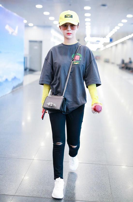 杨紫穿一身白色的衣服换新造型,杨紫日常t恤穿搭