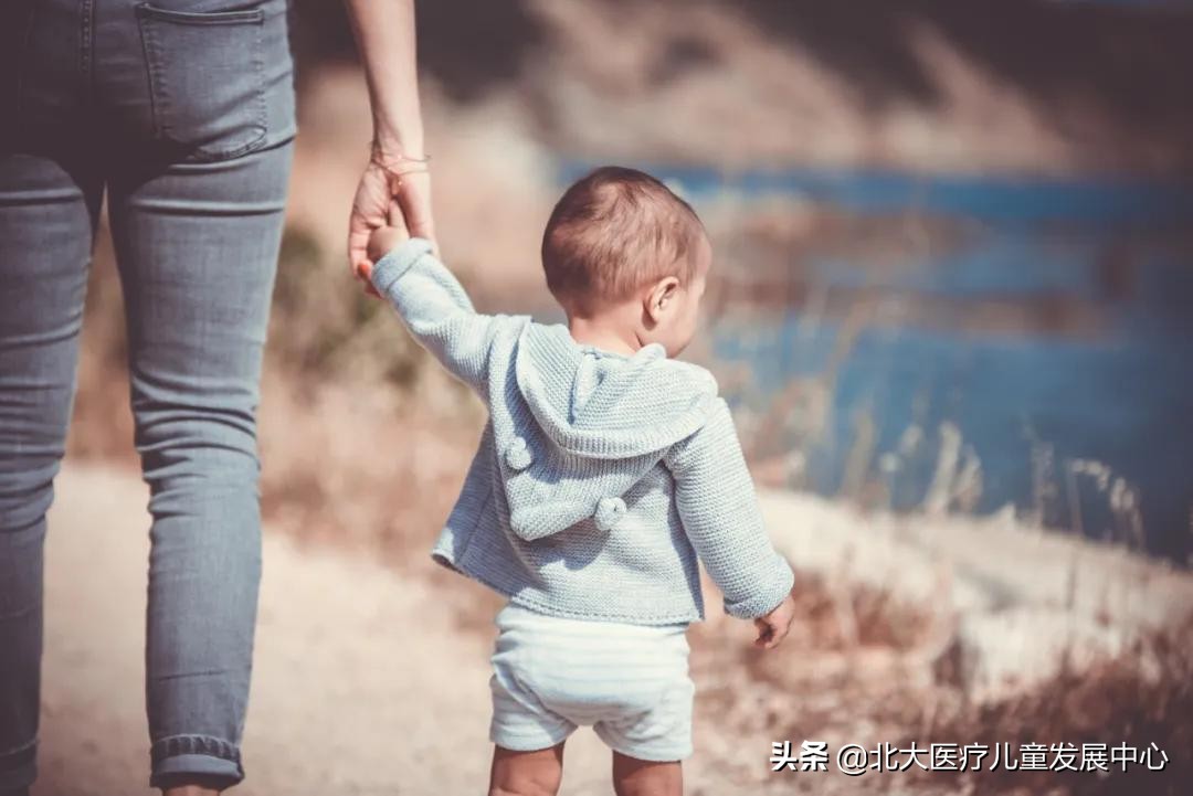 自闭症宝宝不愿意开口说话怎么办,一岁多孩子不会讲话是自闭症吗