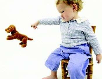 三四岁小孩脾气暴躁经常大哭大闹,3岁孩子脾气暴躁哭闹自己打自己