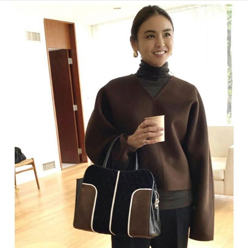 工作女性适合背哪些小众包包,大容量百搭通勤包多种背法