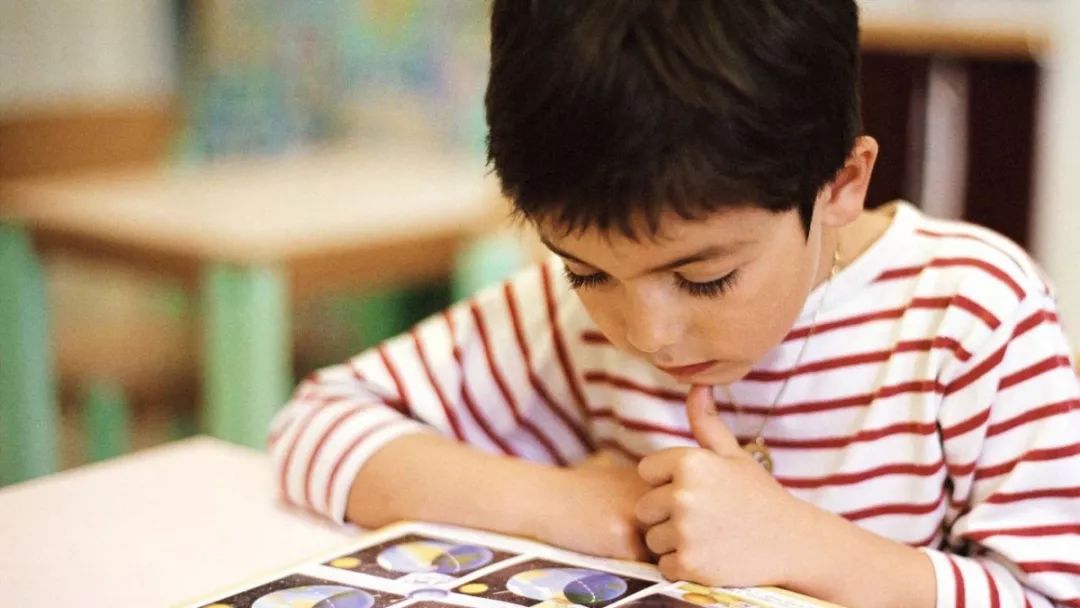 孩子注意力不集中上课走神怎么办,上课开小差注意力不集中