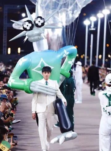 曝lv春夏2021男装秀,lv秋季男装大秀什么水平