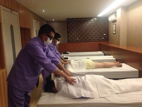 王丹誉：“盲人按摩”到底有多少名堂