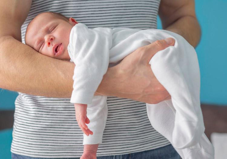 小儿肠绞痛最快缓解方法是什么,治疗小儿肠绞痛最快的偏方