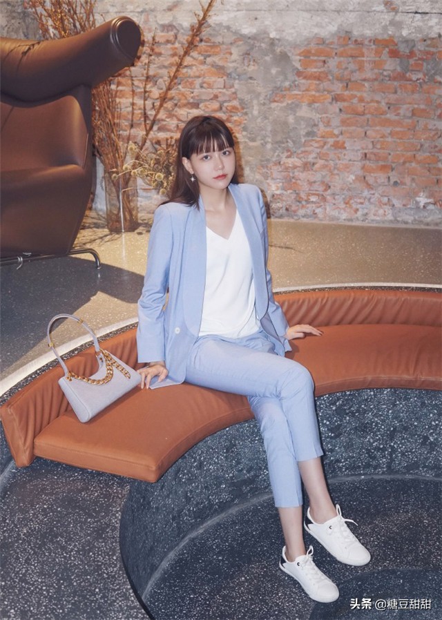 越讲究的女人越喜欢“蓝色”，最全的“组色搭配”在这，值得借鉴