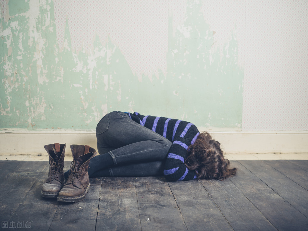 我打开抖音一看,视频里竟是我多年未见、下落不明的姐姐