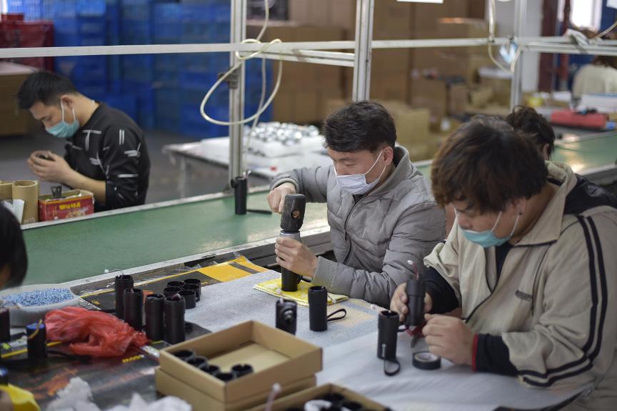 休学创业北大,留美博士放弃百万年薪回国创业