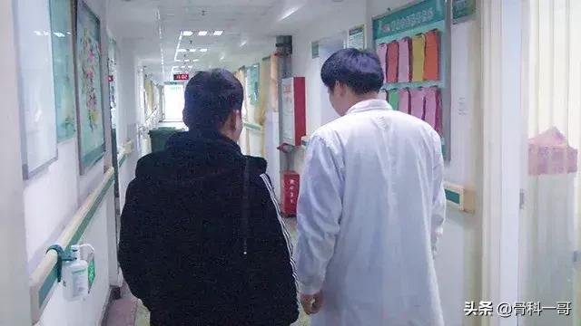 强直6年绝望自杀！在家人逼迫下，做出选择，竟然驼背也挺直了