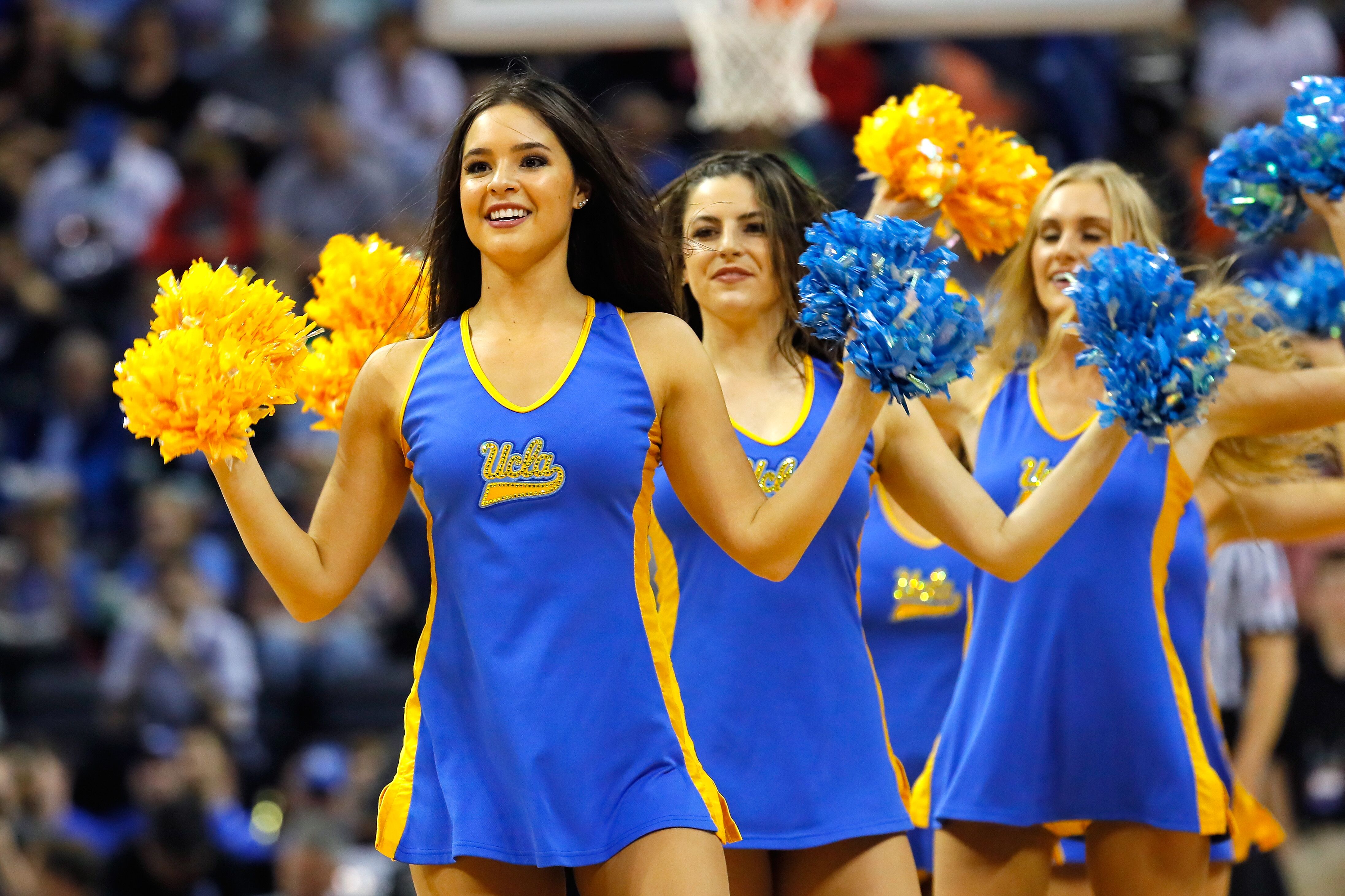 亲临现场感受足球的魅力,青少年足球场上拼搏瞬间图片