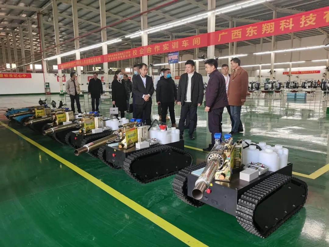 广西无人机培训中专班,广西科技商贸高级技工学校无人机