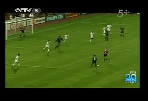 踢翻米兰王朝的贾府少年，身背“杀人犯、强奸犯”恶名的荷兰锋霸