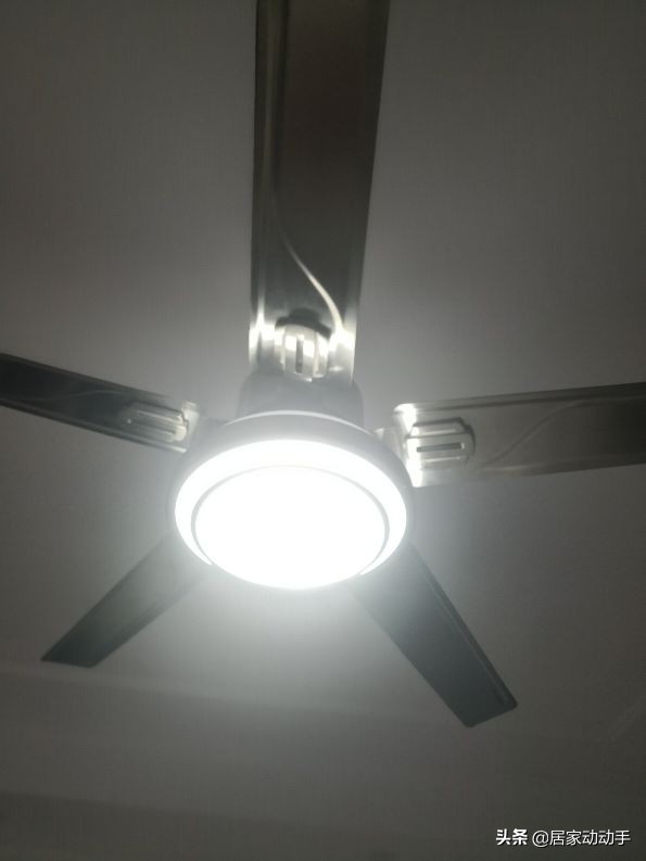 风扇灯不亮怎么换灯泡,风扇灯没风怎么换