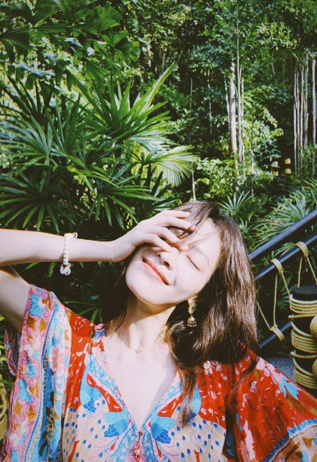 模特拍照姿势怎么调,模特拍视频如何保持松弛感