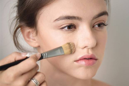 揭秘粉底液遮暇,先粉底再遮瑕有什么区别