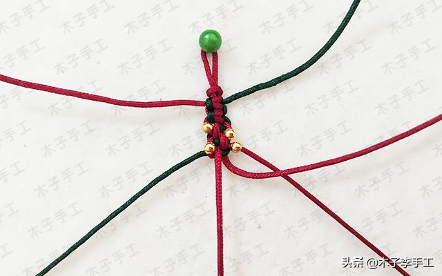 一根线串珠子手链,一个转运珠编手链的造型