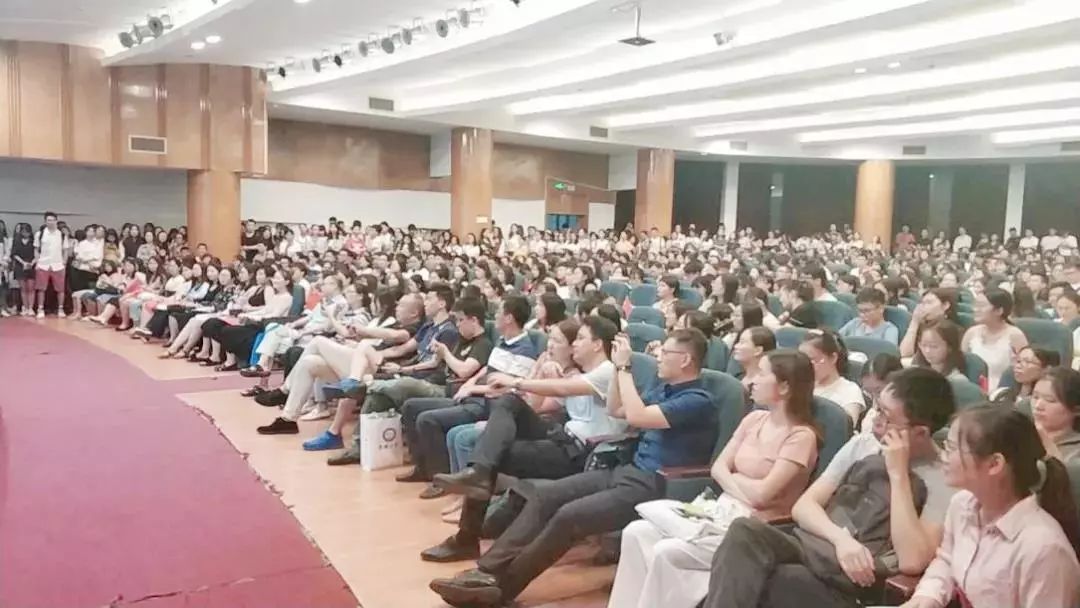 深圳公办中小学招聘教师,深圳应届在编教师薪酬