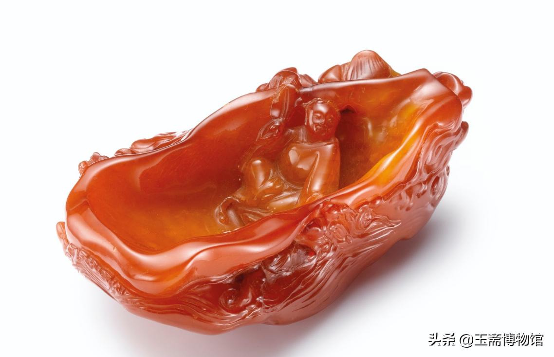 清乾隆时期琥珀蜜蜡雕刻摆件 (乾隆时期的琥珀鼻烟壶价值多少钱)