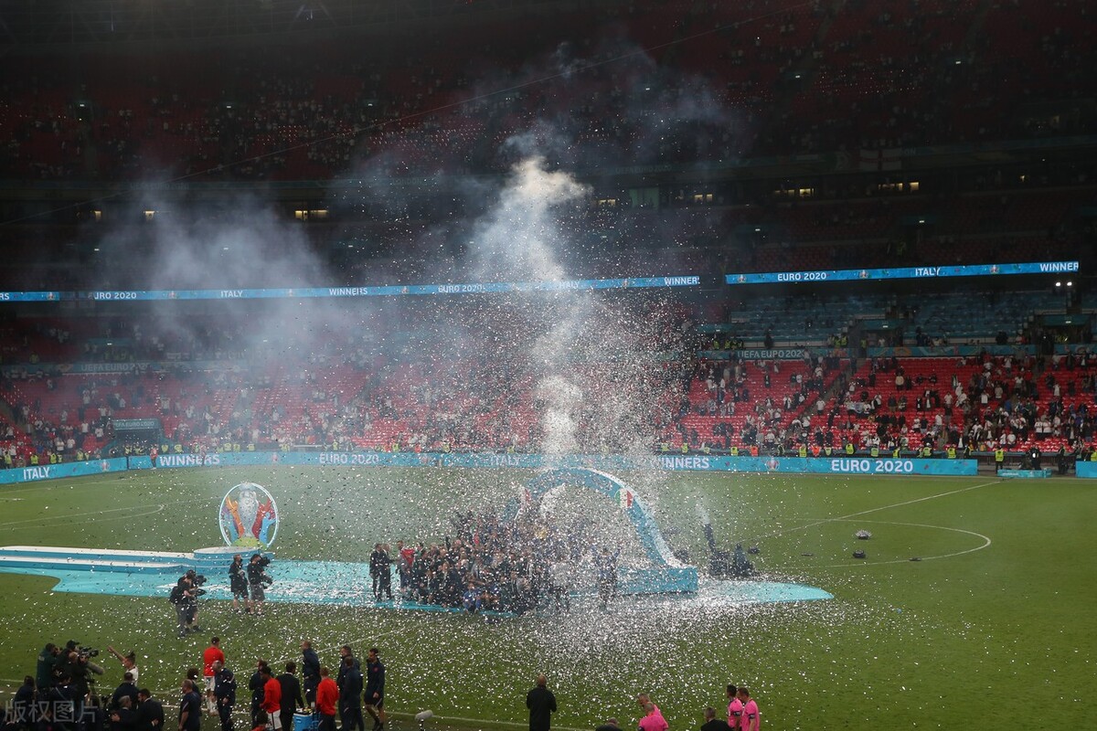 欧洲杯落幕！53年等待，幸运女神眷顾意大利，C罗荣膺金靴