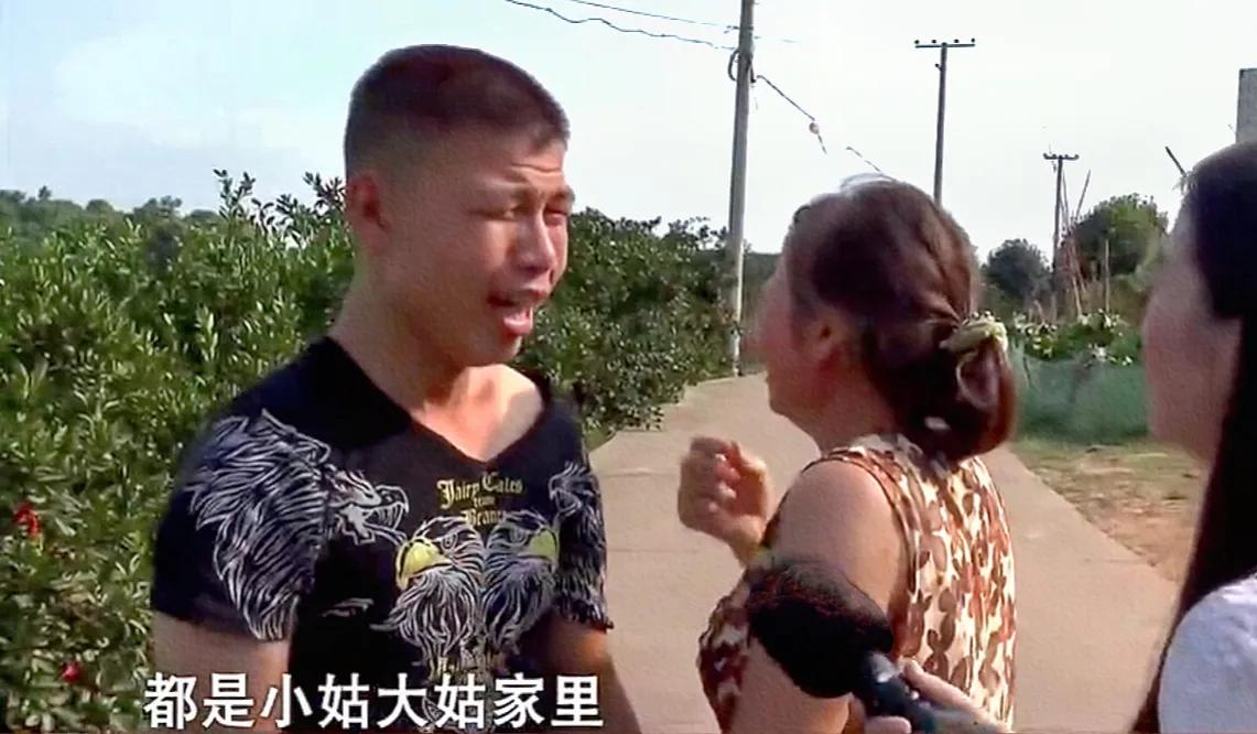 亲情：儿子吃百家饭，呼唤母亲想要一个家，可母亲却视而不见