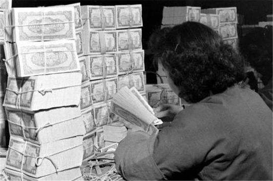 世界经济崩溃都在哪一年,近十年经济崩溃的国家