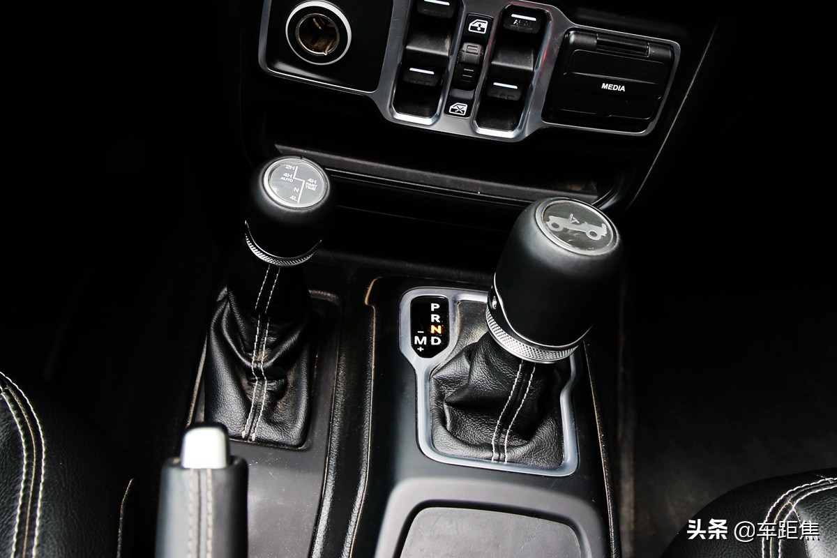 牧马人沉浸式体验白色内饰,体验牧马人卢比肯