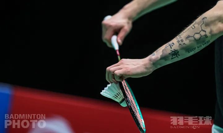 羽毛球拍有什么推荐的,发光的羽毛球拍哪种的比较好