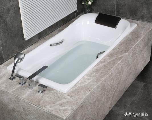 树脂浴缸和亚克力浴缸区别是什么,亚克力浴缸跟人造石浴缸的区别