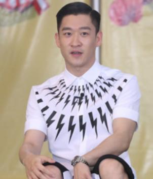 曹云金离开时郭德纲发生了什么事,曹云金拜师郭德纲下跪了吗