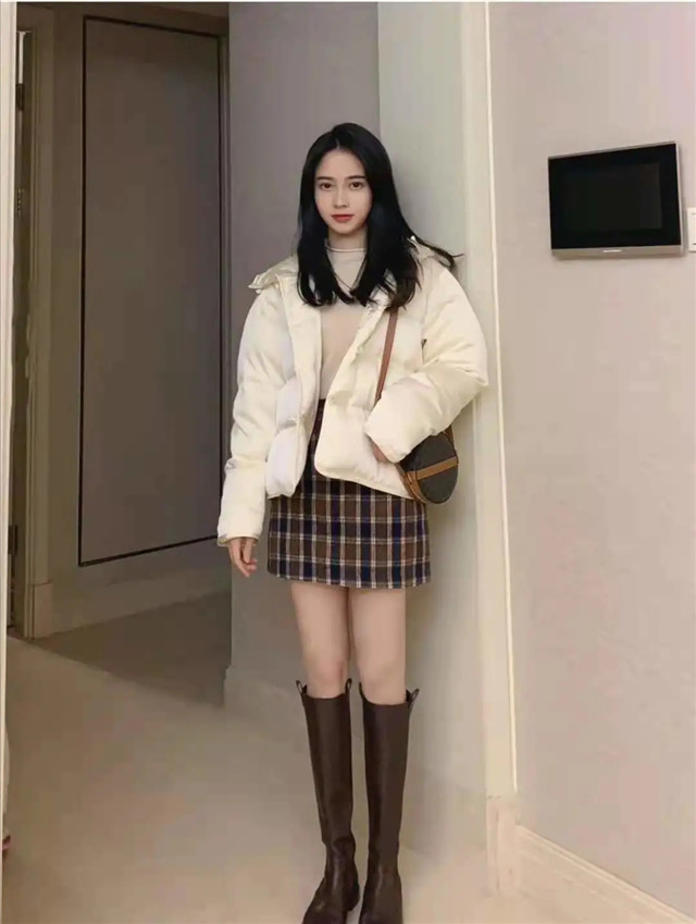 羽绒服小个子内搭裙145-150高级感,小个子羽绒服搭半身裙长度