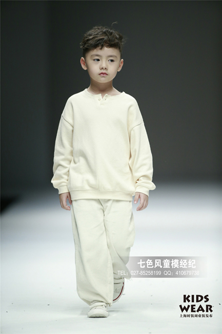 冬日里的暖阳武汉儿童模特比拉力出镜企业宣传片