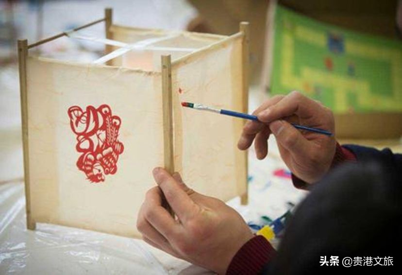 全家人一起欢欢喜喜过大年,所有人一起跨年狂欢