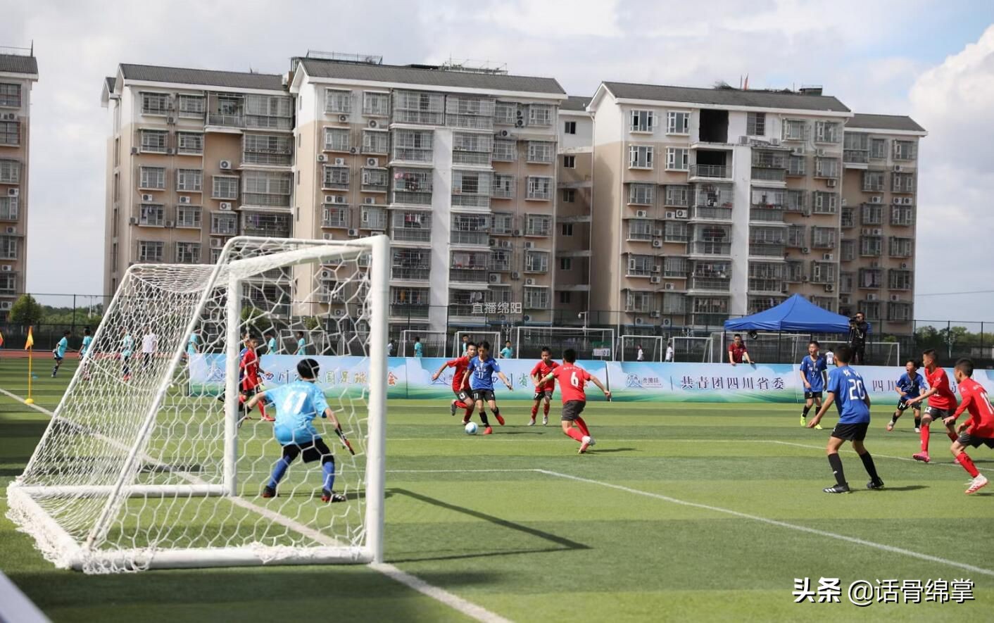 绵阳青少年足球比赛,足球运动员领奖