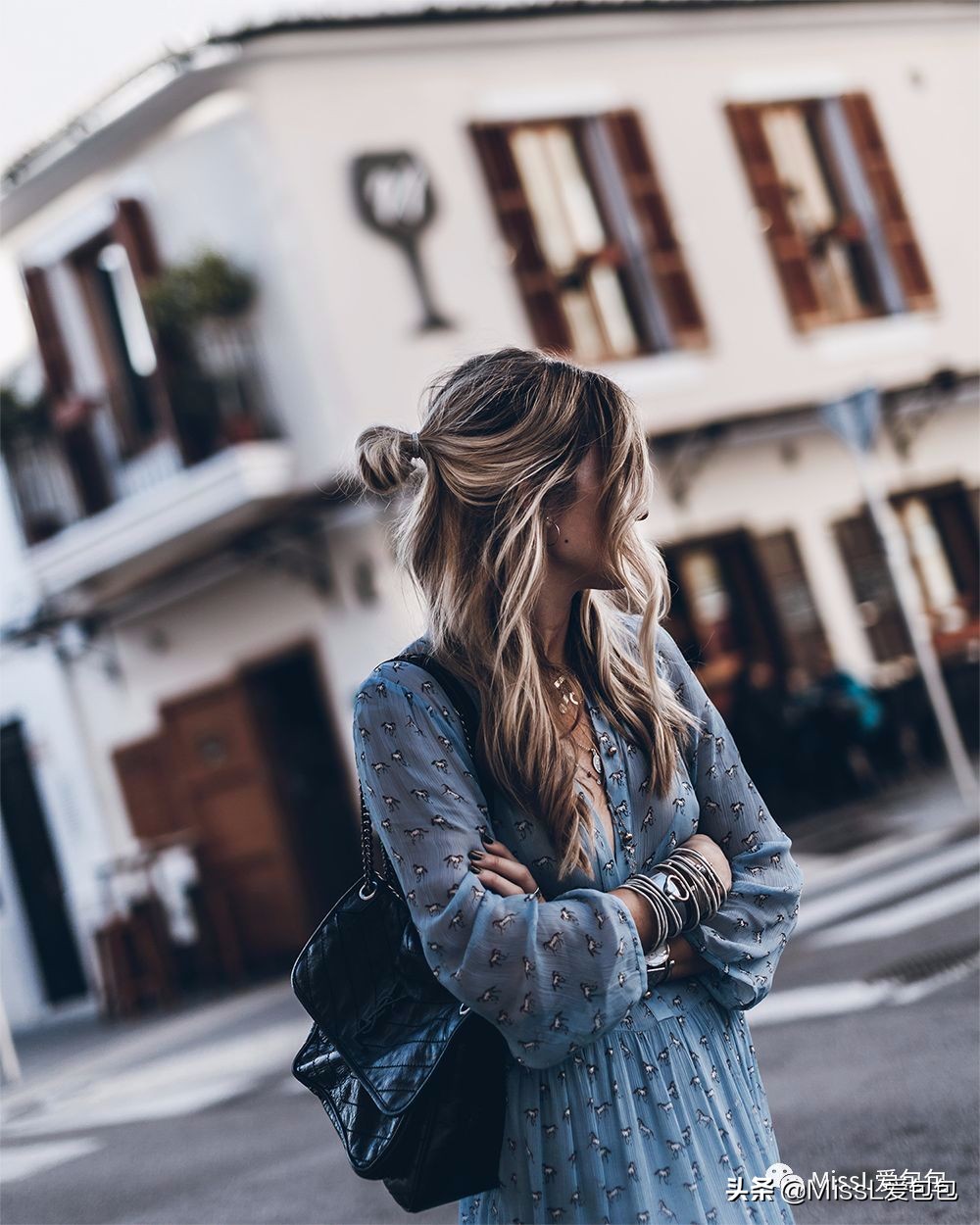 ysl圣罗兰最便宜的包多少钱,ysl圣罗兰化妆包红丝绒