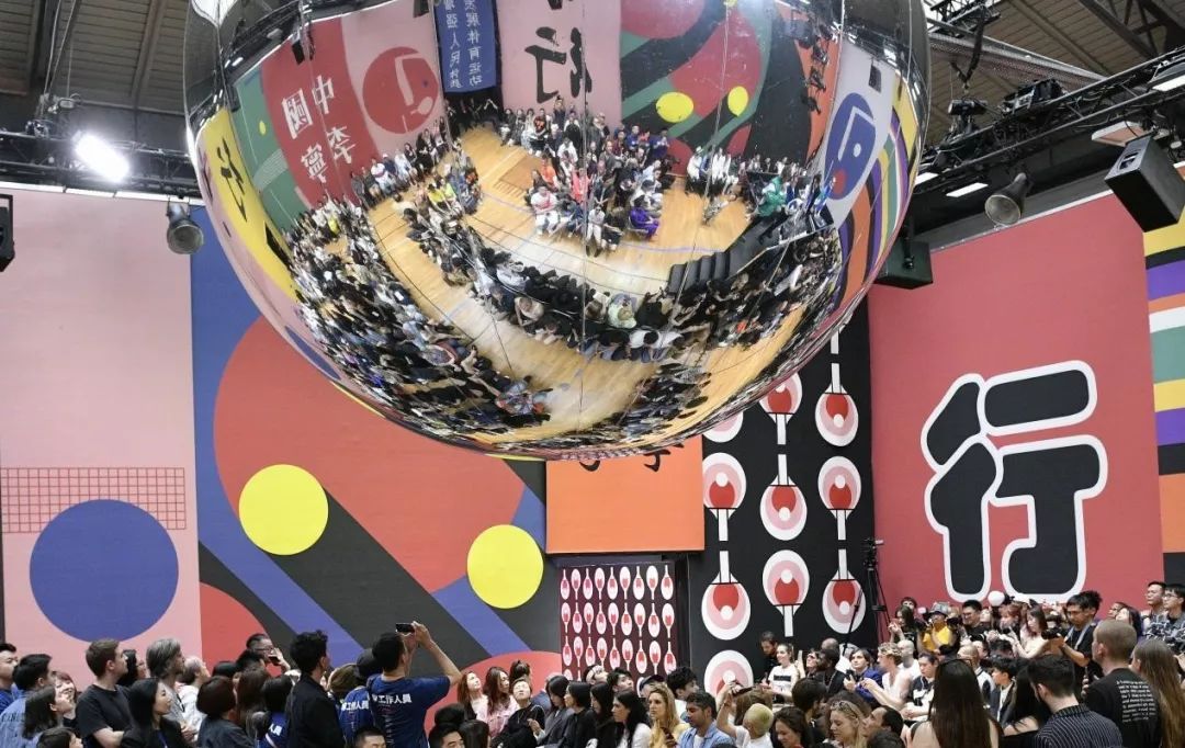 李宁国货时装周发力,李宁新出的秋季外套运动风