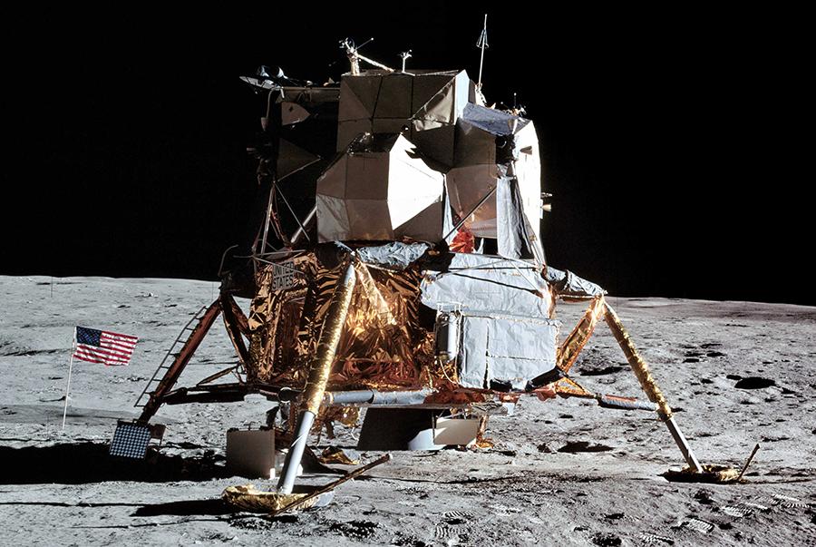 在月球上打篮球,在月球上打高尔夫