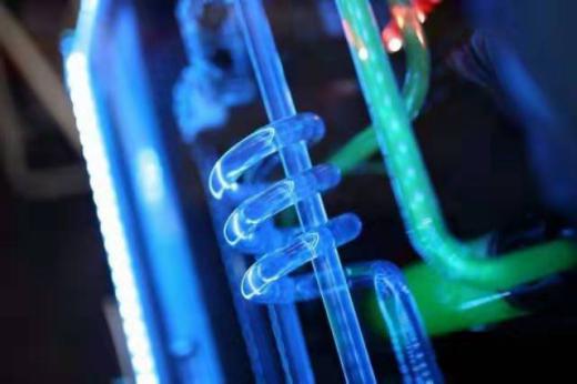 电脑水冷散热酷炫又实用，却为何难以普及？