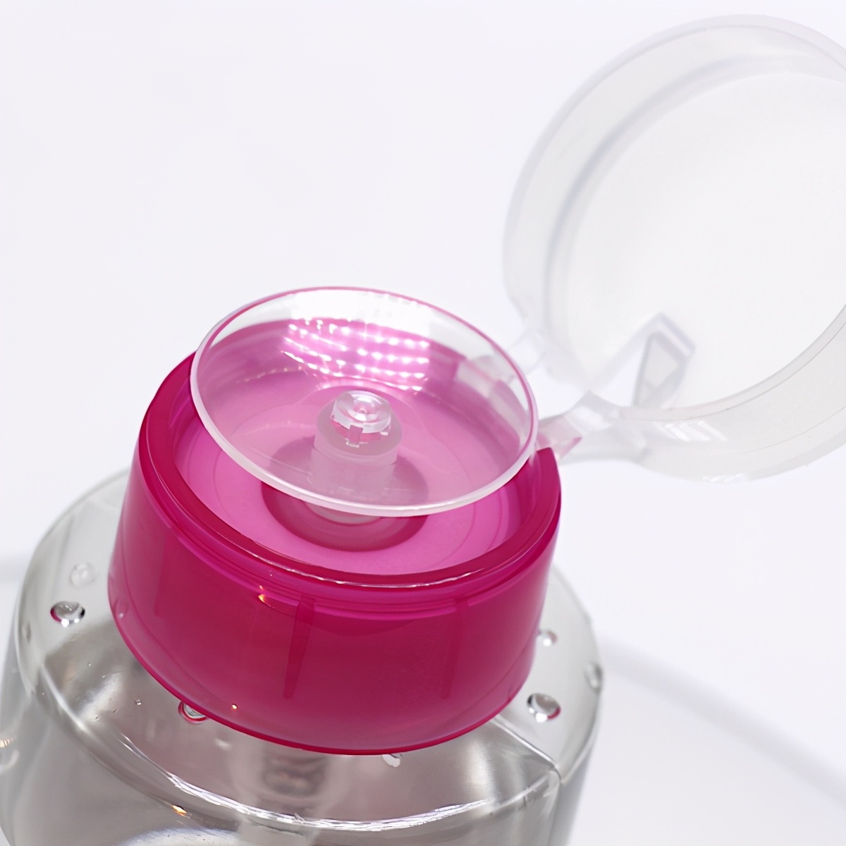 值得收藏的护肤品推荐,如何正确选择和使用卸妆产品