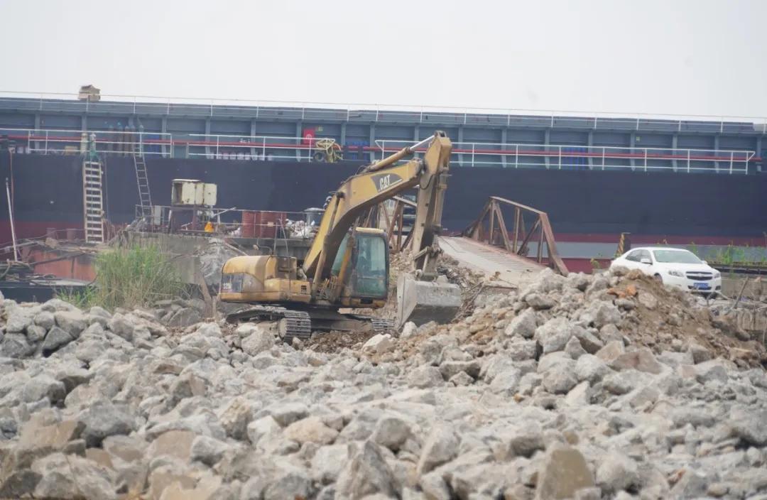 黎辉现场调度八卦洲长江岸线整治，要求如期整治到位，确保长江大保护工作走在前列