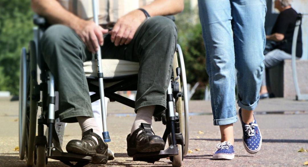 家人中风偏瘫恢复前后,父亲中风住院治疗方法