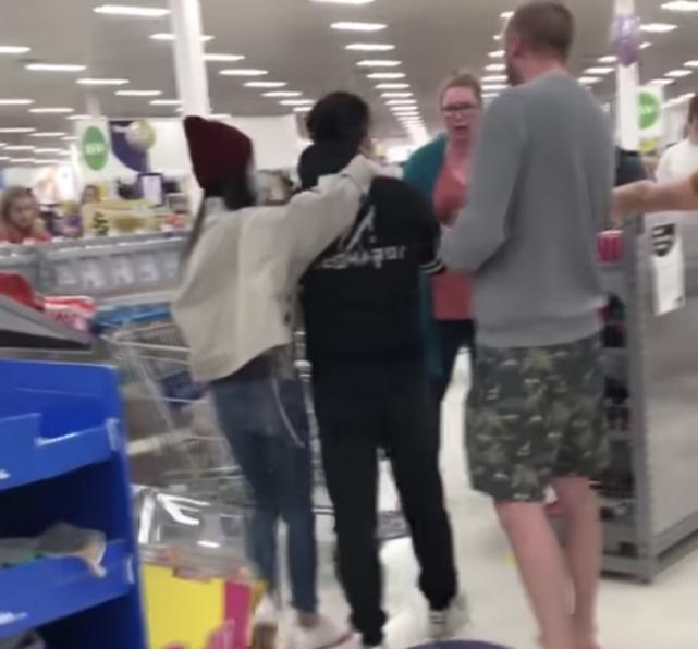 澳洲代购抢奶粉事件,8吨奶粉代购事件