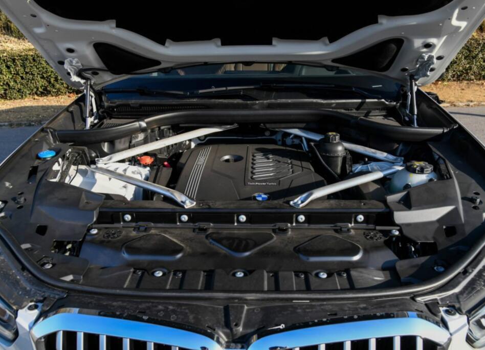 宝马x5和奥迪q7操控比较,宝马x5对比卡宴哪个操控好