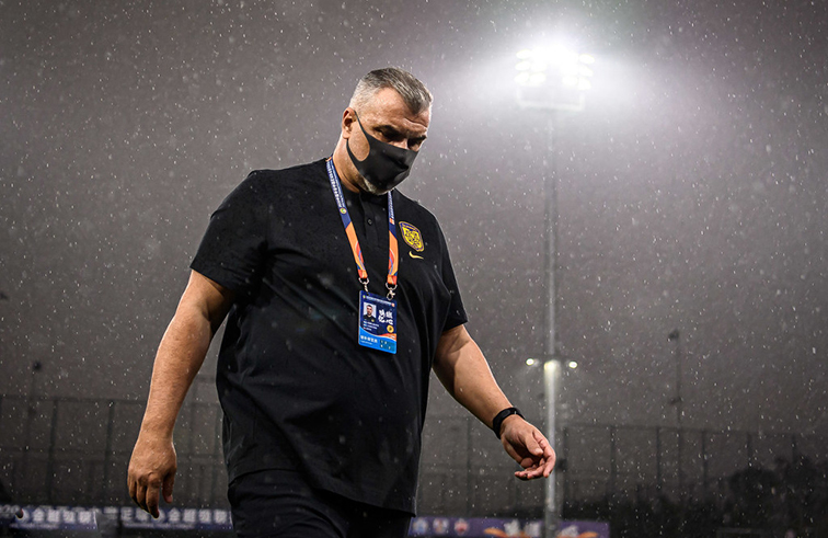 记者采访波波维奇为什么七次失误,记者如何改变现状跟上时代的步伐