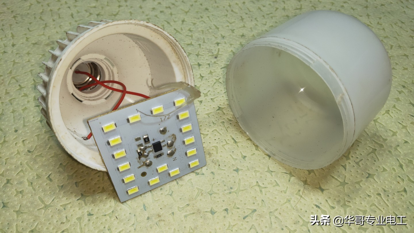 led灯关了还发弱光怎么解决,led灯关了会闪一下是什么原因